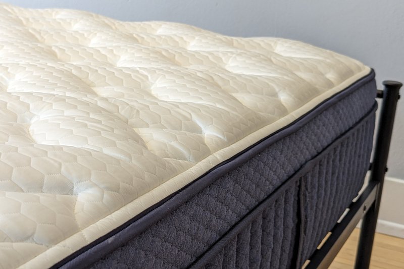 A review of the Brooklynn Bedding Aurora Cloud Pillow Top